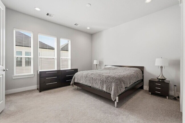 Building Photo - 3113 Paul Quinn St