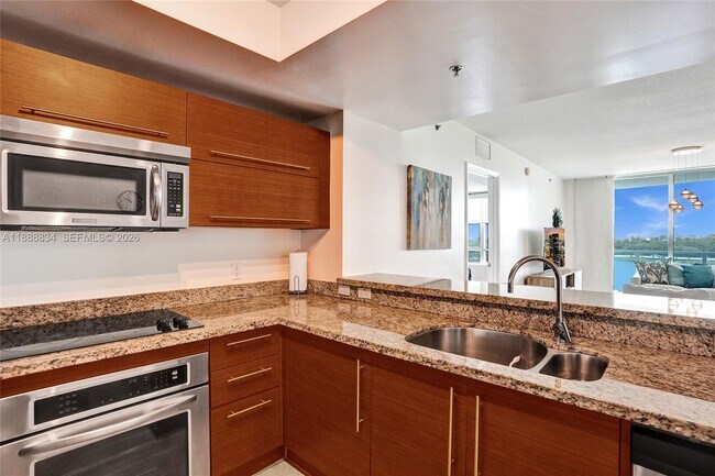 Building Photo - 2681 N Flamingo Rd