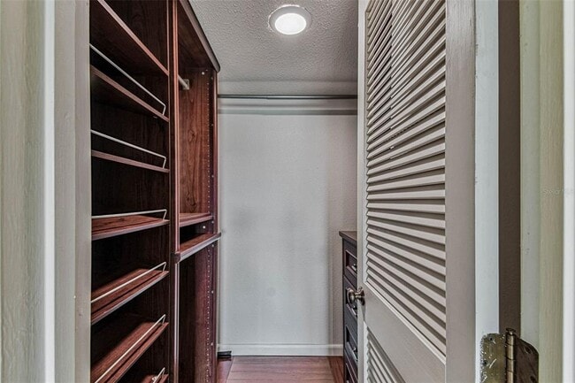 Building Photo - 204 Mary Dr