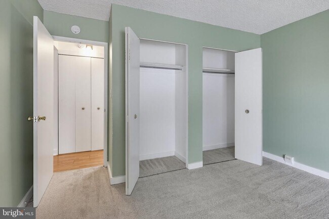 Building Photo - 5911 Tamar Dr