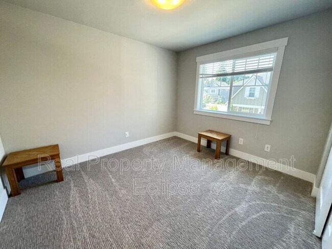 Building Photo - 22275 9th Ct SE