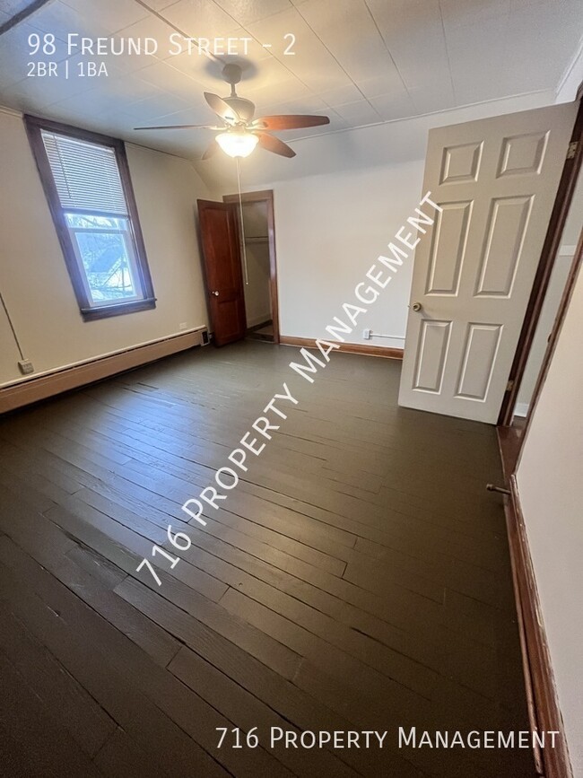 Building Photo - 2BR Upper Apt. Plus a Bonus Room Available...