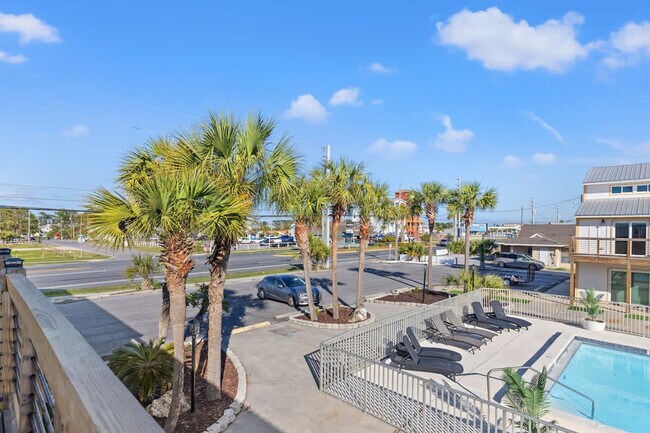 Building Photo - 8115 Thomas Dr