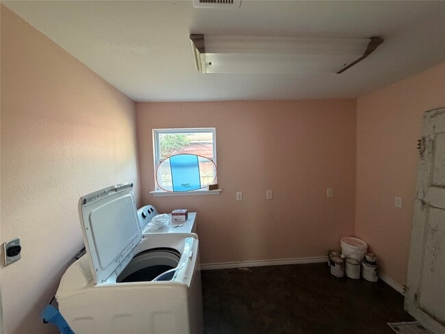 Building Photo - 303 Magnusson Ave