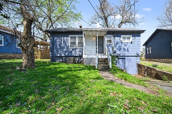 Building Photo - Cozy 2 Bed, One Bath Home In Downtown Kansas City!