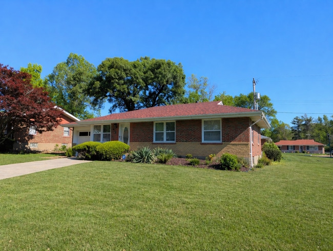 Building Photo - Updated Open-Concept with Sunroom & Finished Basement Space