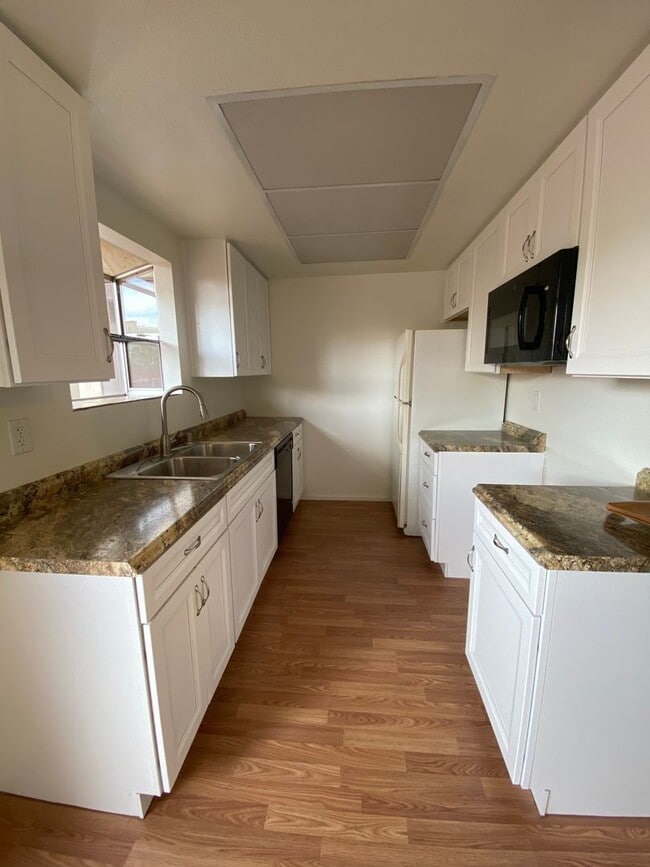 Building Photo - Townhome 2 Bed/1.5 Bath for Rent at Colony Park!