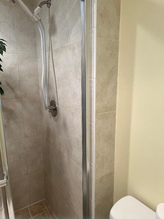 Building Photo - 5403 SE Miles Grant Rd