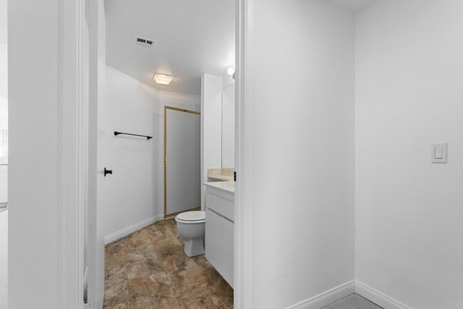 Building Photo - Lake-View 2BR / 2BA Condo with Balcony & Resort-Style Amenities at Canyon Shores