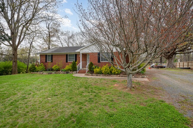 Building Photo - 296 Hopewell Church Rd