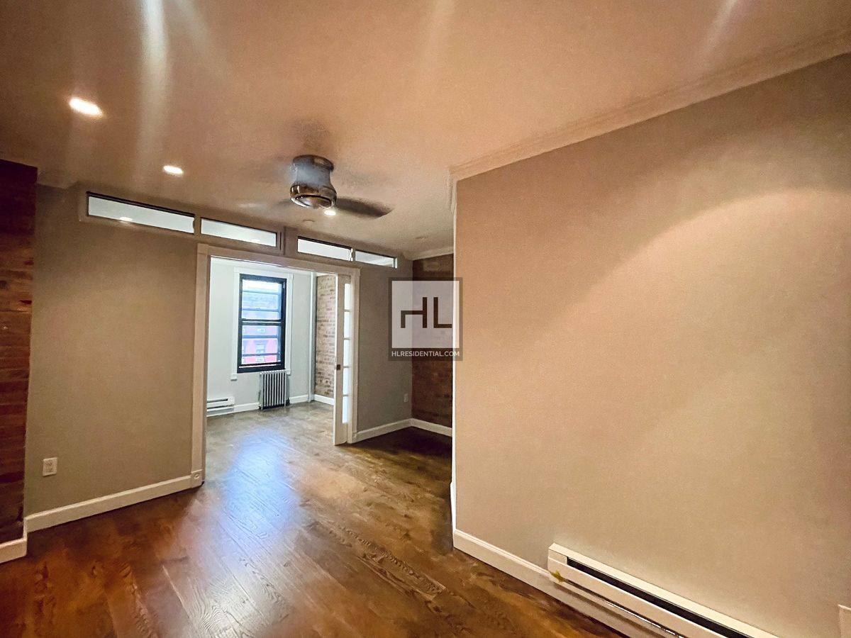 Building Photo - 1ST AVE.