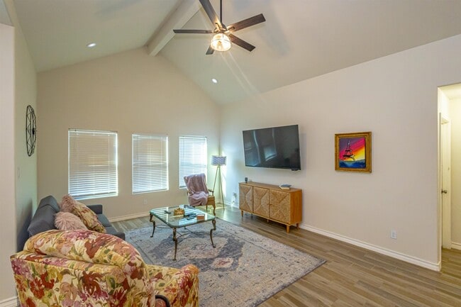 Building Photo - 514 Prado Dr