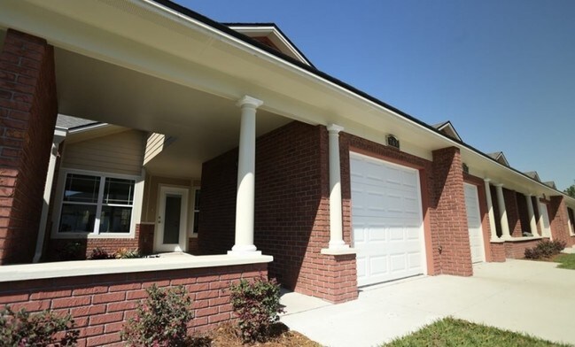 Beautiful and spacious senior villas - Grace Manor at Hunters Creek