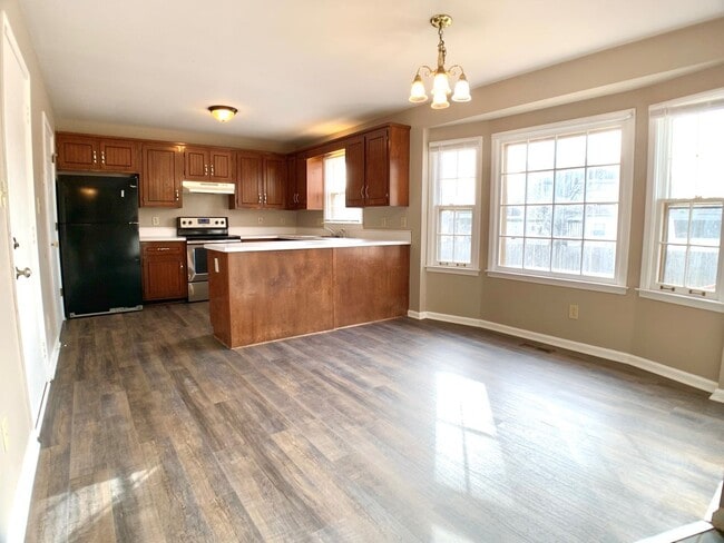 Building Photo - 3310 Mallard Dr