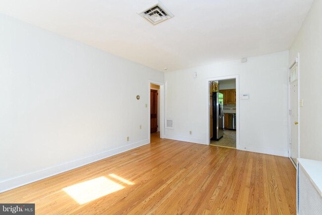 Building Photo - 3205 Cambridge Cir