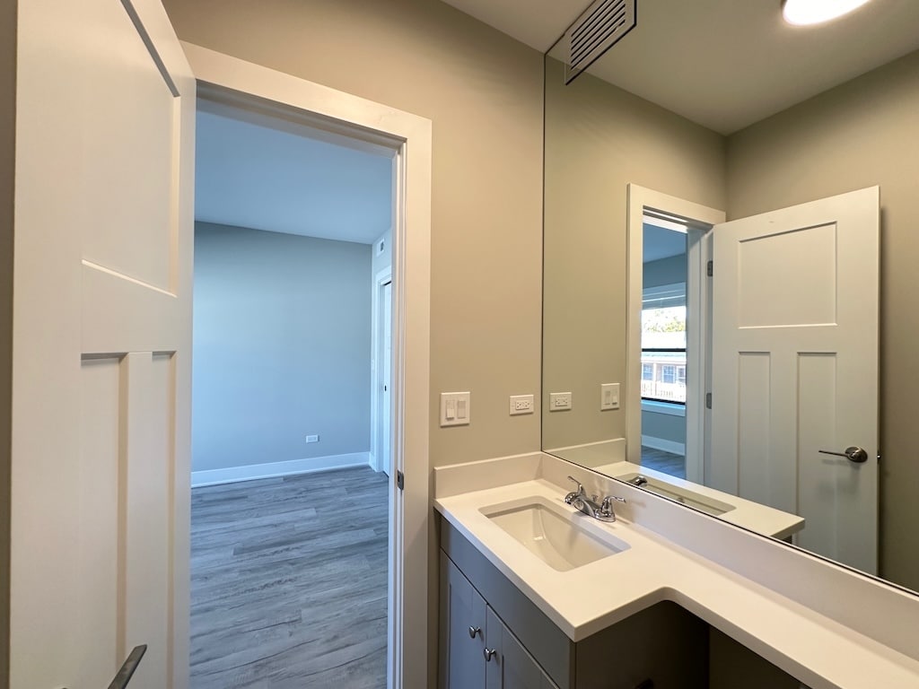 Building Photo - 1144 Oak Ave