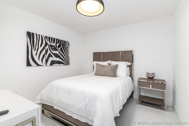 Building Photo - 155 E Boca Raton Rd