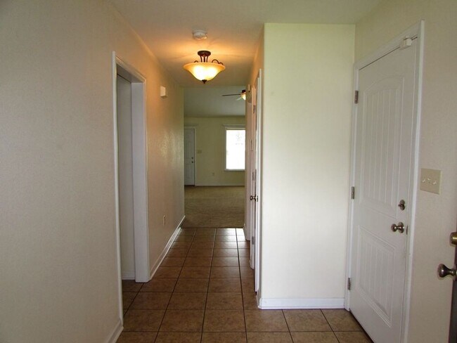 Building Photo - Modern Comfort: Your Ideal Rental Home in Valdosta, GA