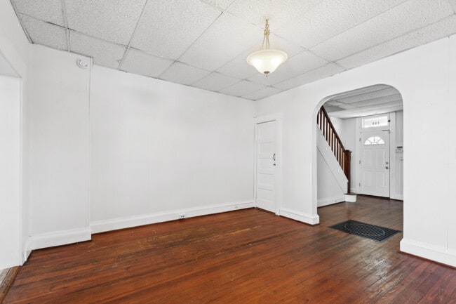 Building Photo - 700 E 36th St