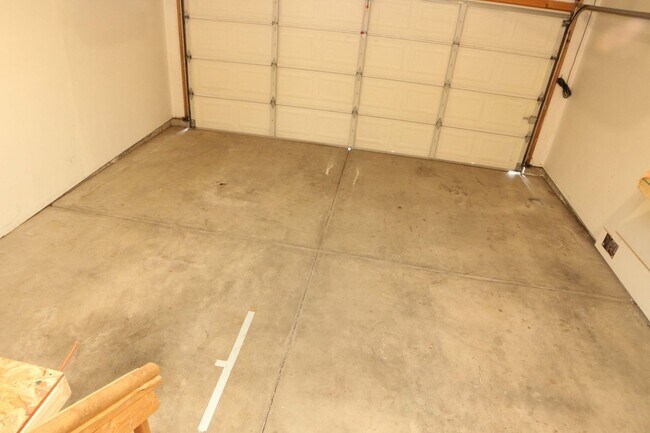 Building Photo - 3380 Saratoga St