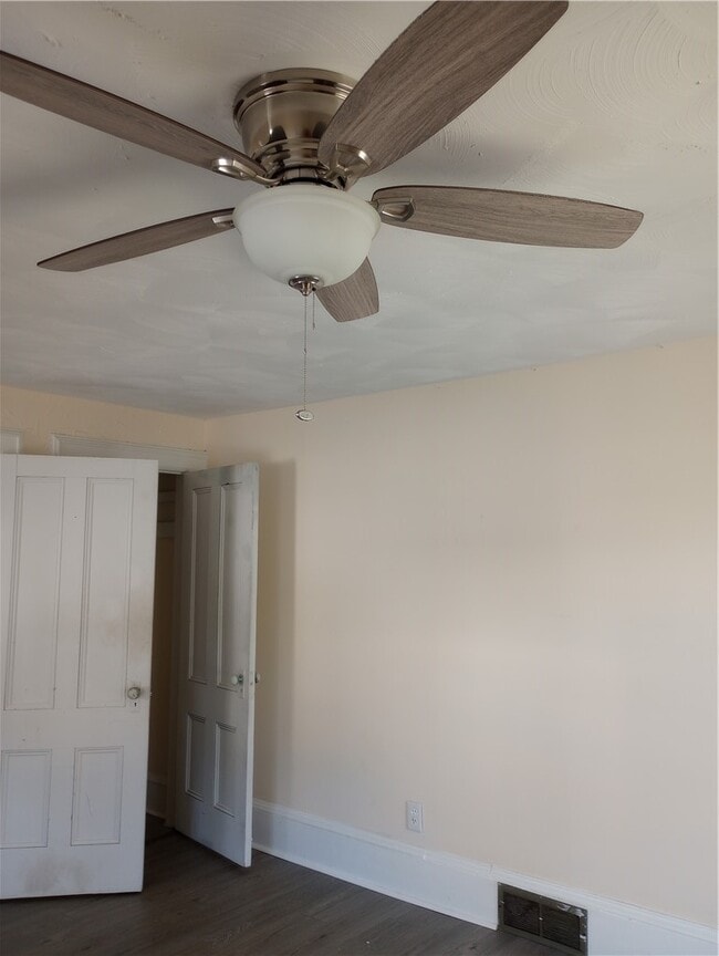 Building Photo - 410 Linden Pl