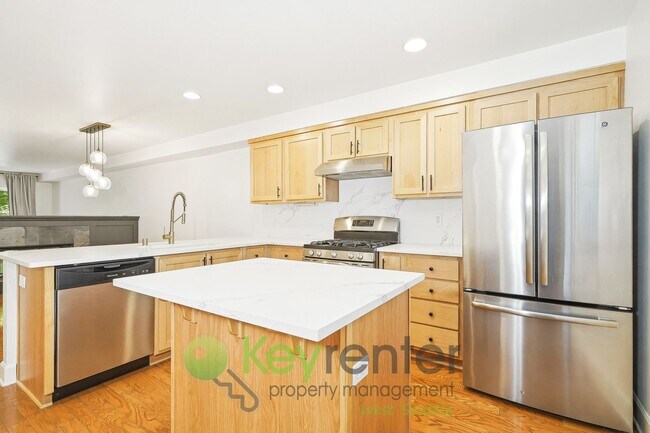Building Photo - Modern Comfort Meets Classic Seattle Charm