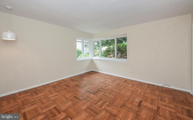 Building Photo - 8104 Heacock Ln