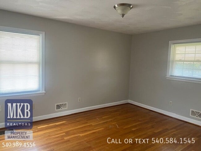 Building Photo - 1520 Longview Ave