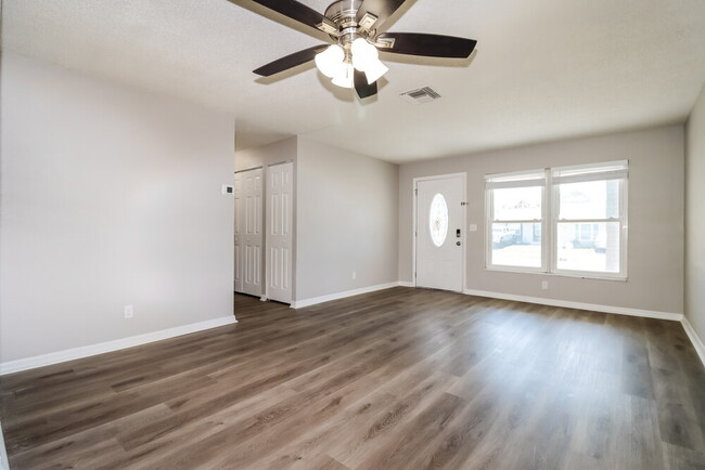 Building Photo - 7983 Shadow Run Dr