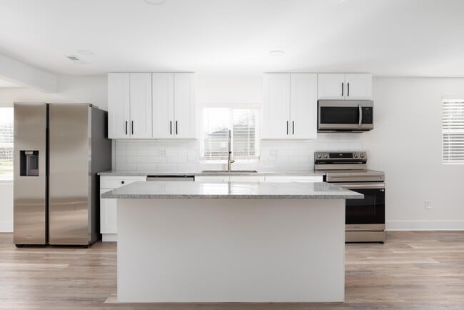 Building Photo - 1810 Tanis Dr