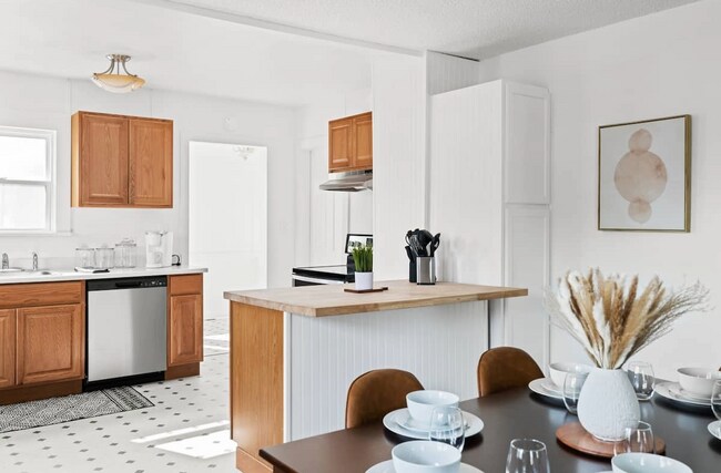 Building Photo - 1905 5th St S