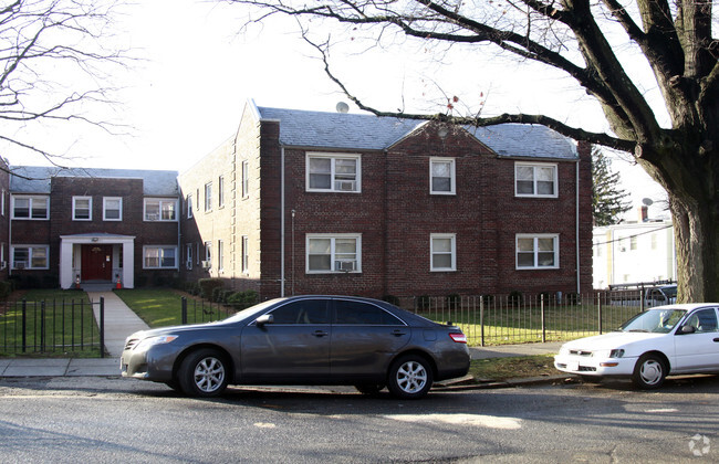 Allison Apartments - 220 Allison St NW