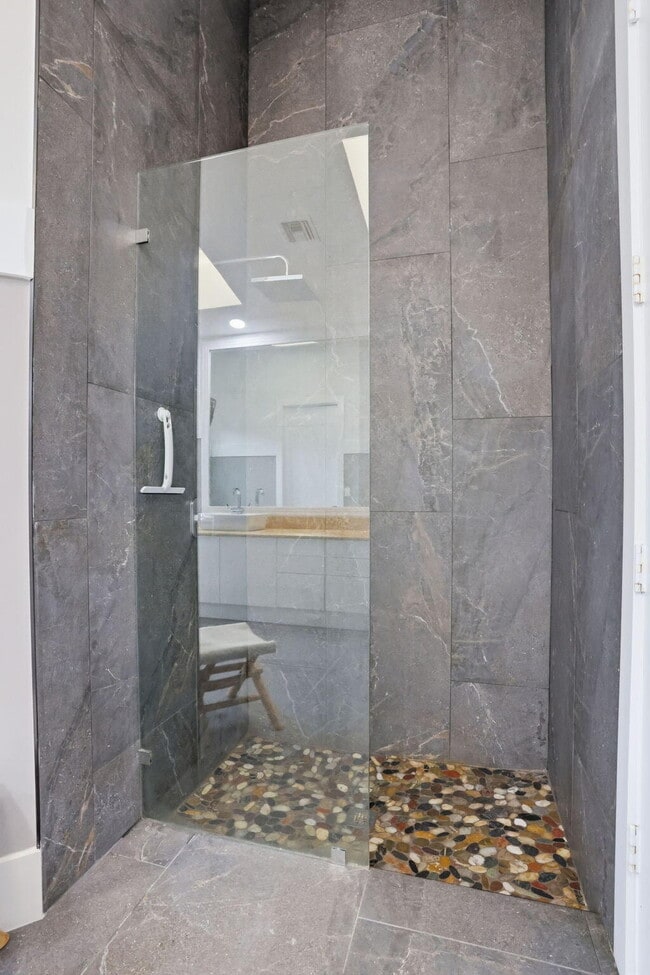 Building Photo - 11180 Isle Brook Ct