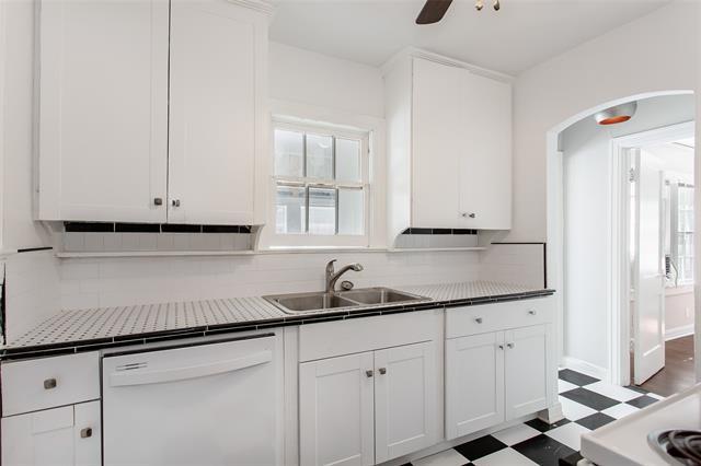 Building Photo - 5918 La Vista Dr