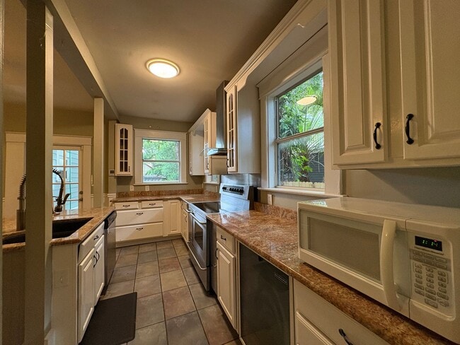 Building Photo - 500 S Eola Dr