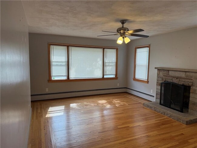 Building Photo - 1089 Plainfield St