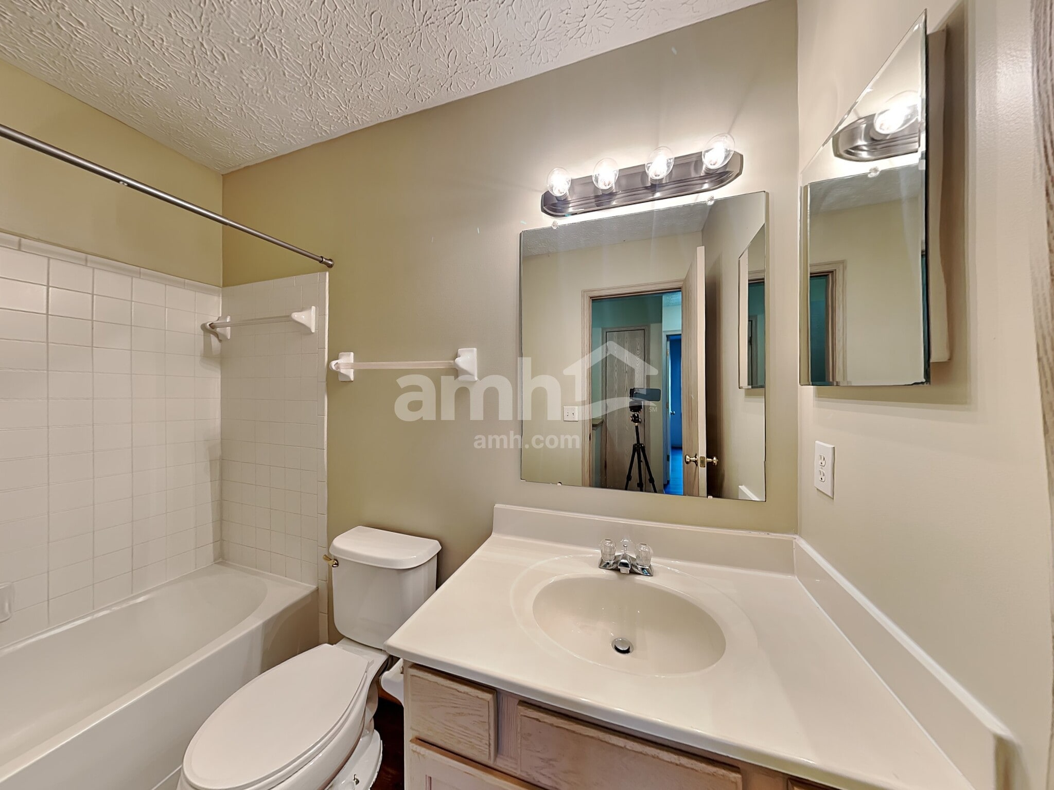 Building Photo - 5563 Crenton Dr