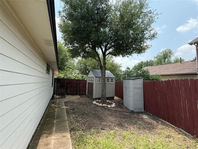 Building Photo - 501 Morning Dove Dr