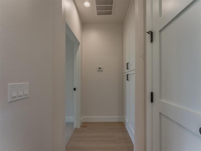Building Photo - 440 Houser Dr