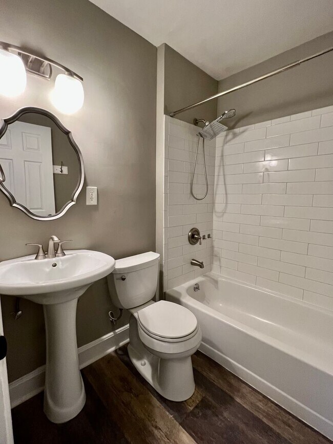 Building Photo - Adorable home located in St. Matthews