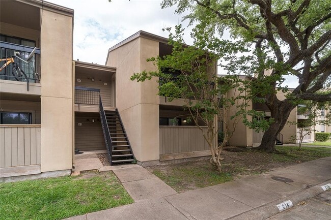 Primary Photo - 3300 Pebblebrook Dr
