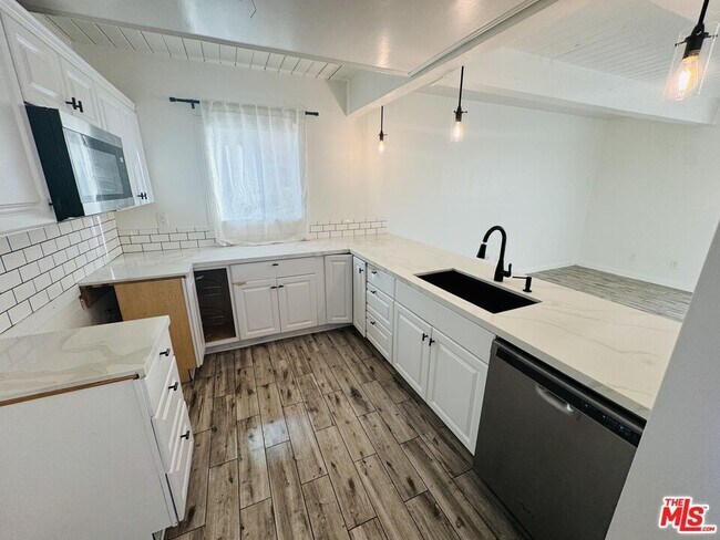 Building Photo - 43609 Stanridge Ave