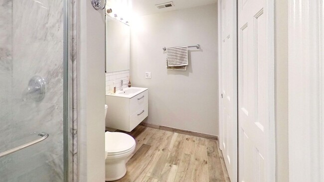 Building Photo - Rehabbed Duplexed NorthHalsted Two Bedroom...