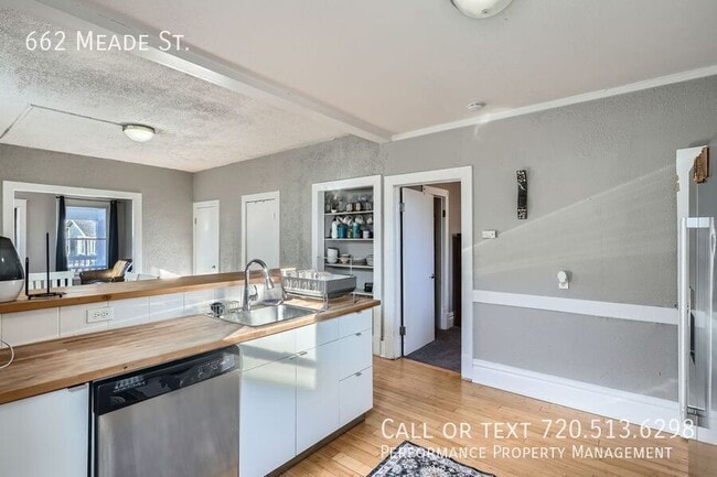 Building Photo - 662 Meade St