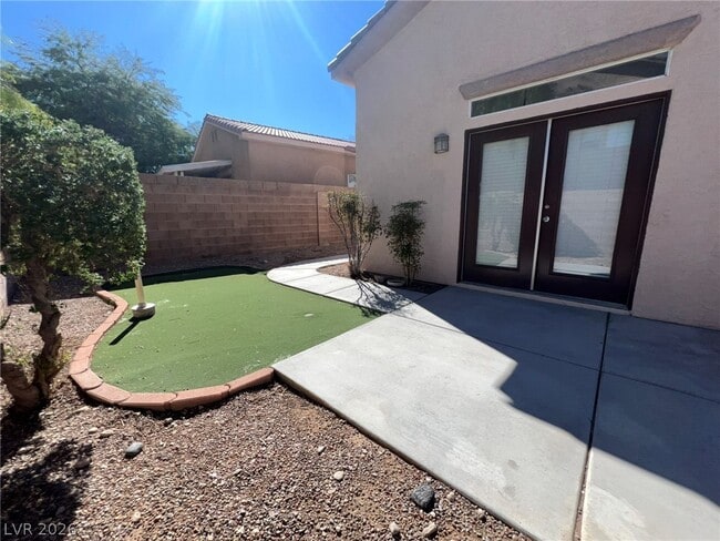 Building Photo - 10780 Valencia Hills St