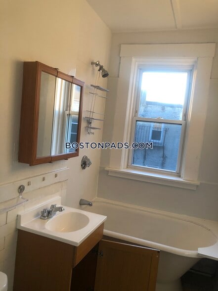 Building Photo - 1179 Boylston St