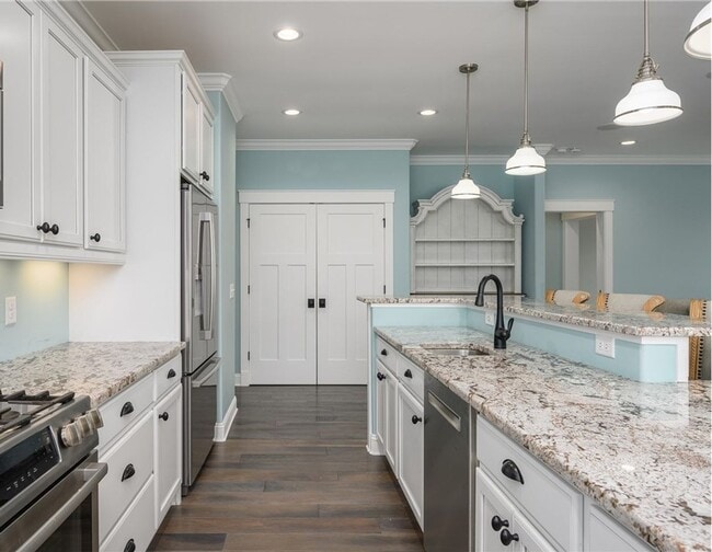 Building Photo - HILTON HEAD LAKES