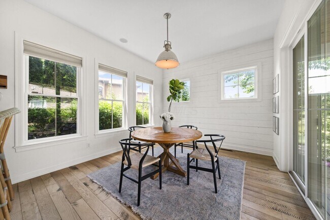 Building Photo - 10420 Pagoda Way