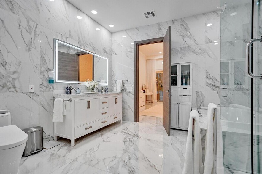 Building Photo - 10424 NW 59th Pl