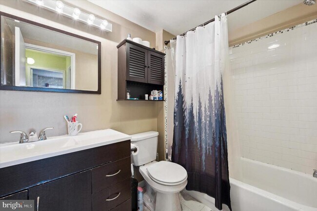 Building Photo - 530 S 2nd St